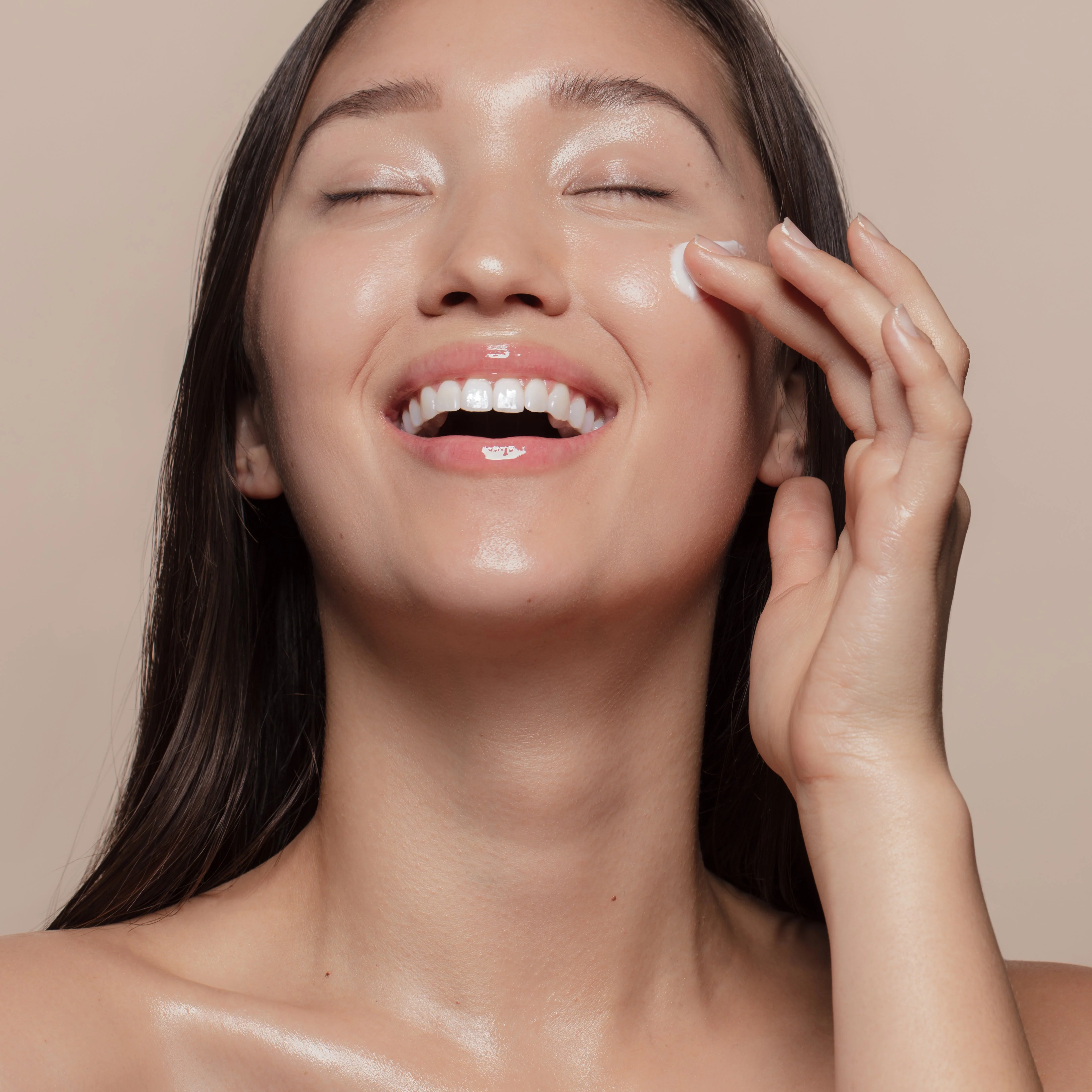 Skinbunny Long Lasting Moisturiser Buy One get One FREE! - Image 4
